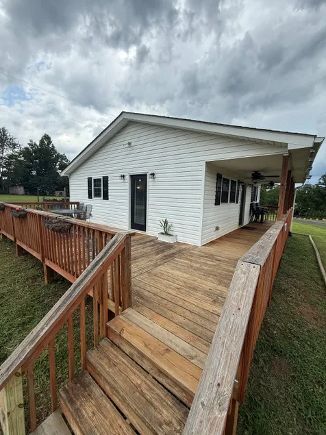 Mountain View Farmhouse - Image 1