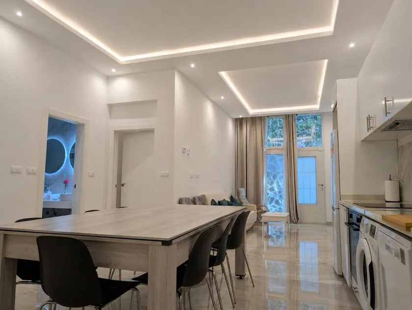 Luxury in Madrid for 10 and Pets - Image 1