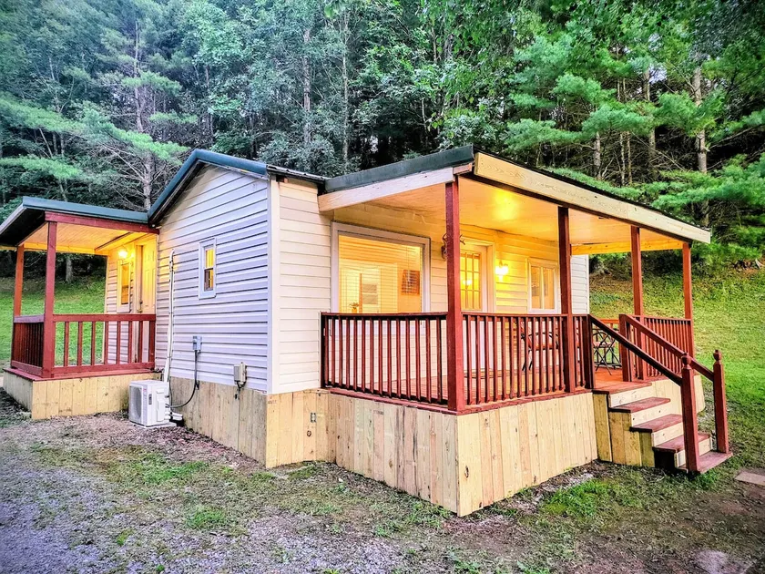 Fiddlers Lake Cabin Galax Fishing New River Trail - Image 1