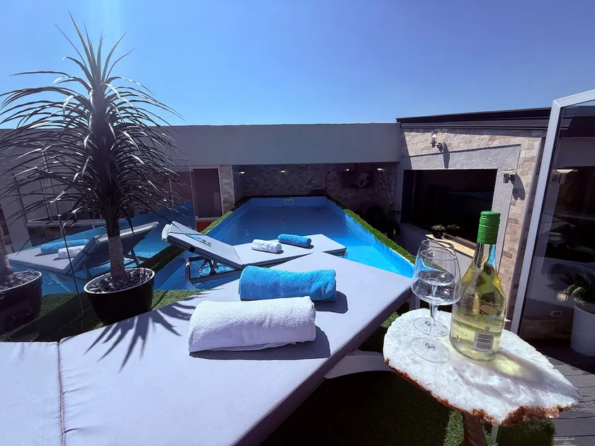 Jas Pipera Studio & Private Pool - Image 1