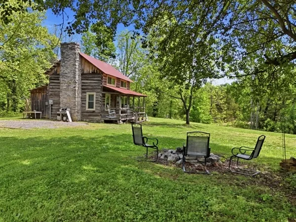 Secluded 140 yr old Cabin Near Tail of the Dragon - Image 1
