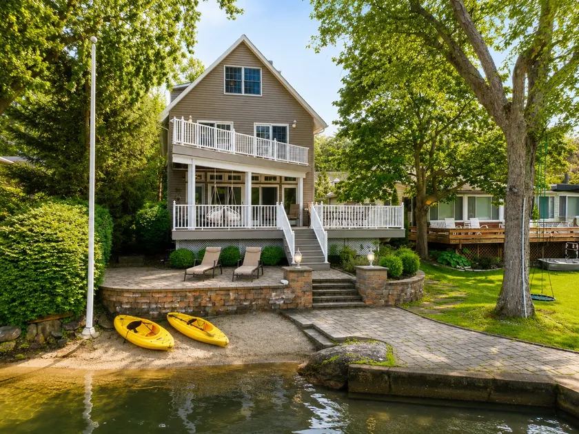 Lakefront | Dock • Kayaks • Fire Pit • Sleeps 10 - Image 1