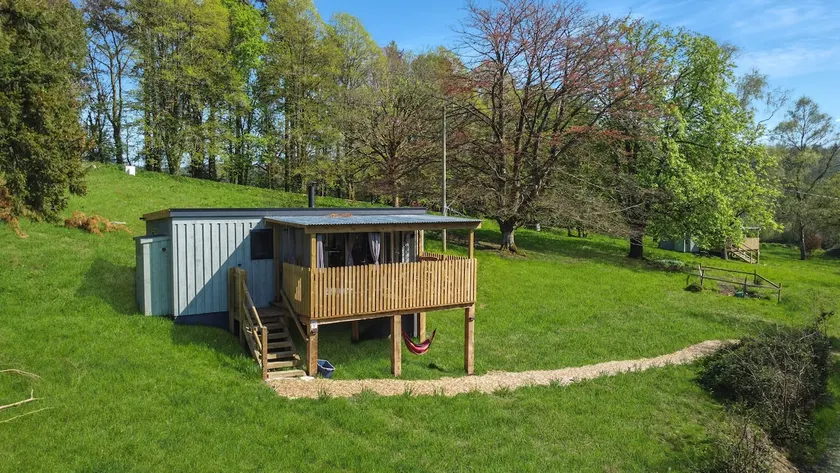 Robins Nest Lodge - Image 1