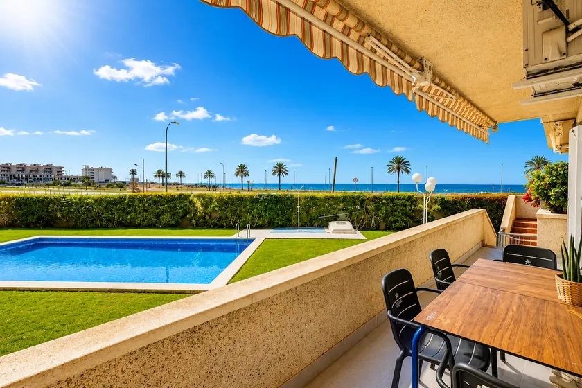 Cunit: pool and ocean views, ideal for families - Image 1