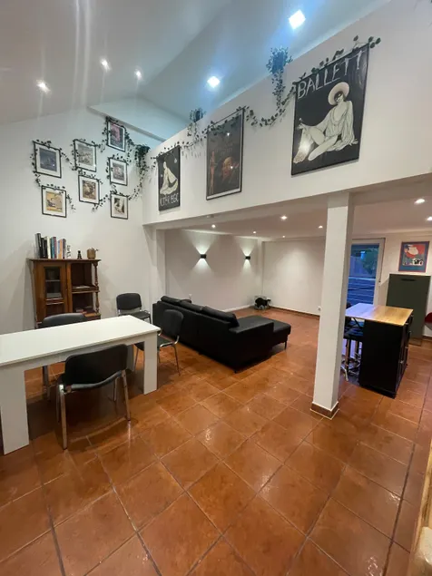 Modern duplex with large balcony - Image 1