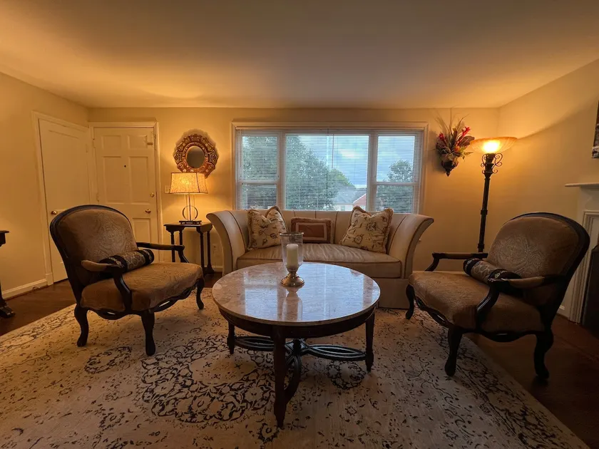 Charming Home in North Arlington - Image 1