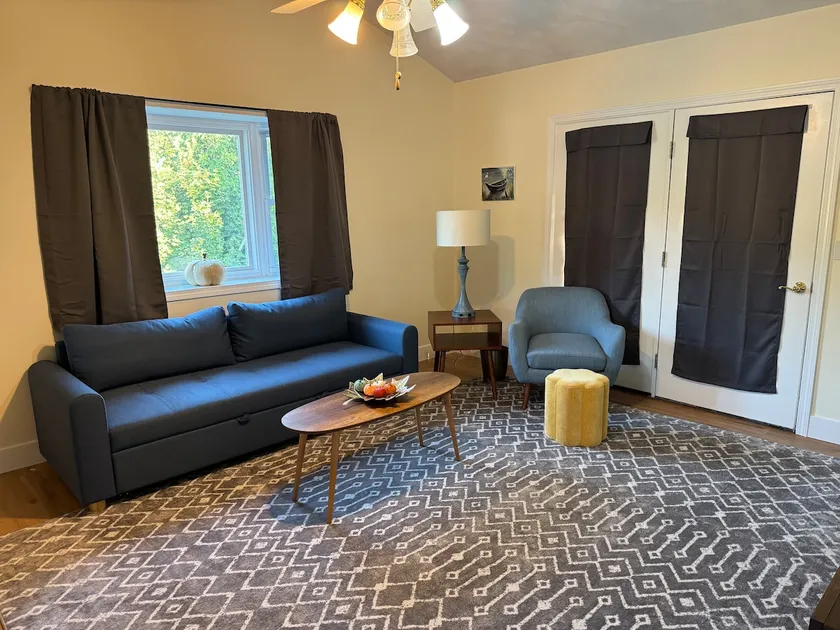 Cozy Beverly Guest Suite - Image 1