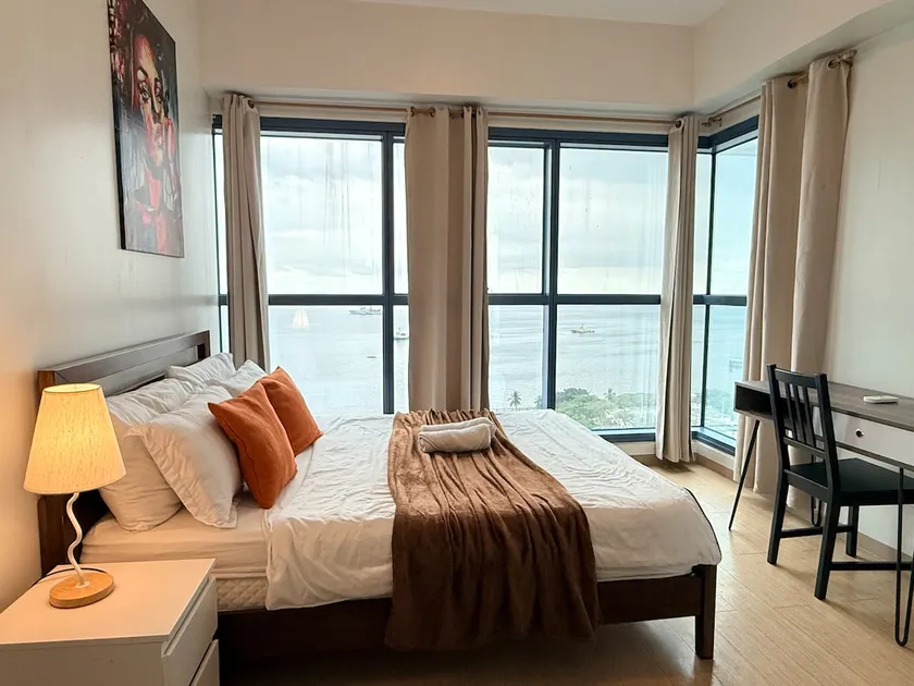 2BR w/Maids room ManilaBayView near Luneta 21F - Image 1