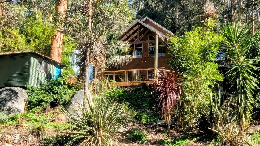Hillside Retreat, your home in the Karri Trees - Image 1