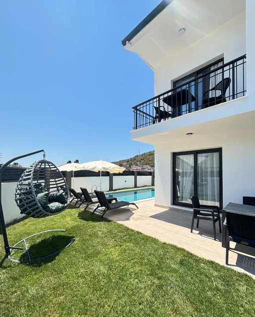 Centrally located | With private pool | Luxury Villa | - Image 1