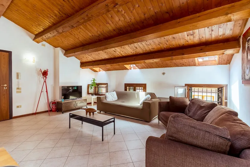 Elegant Attic – Rovigo Center – 6 people - Image 1