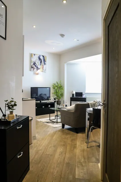 Cozy Luxury Apartment 15 min from Heathrow Airport - Image 1