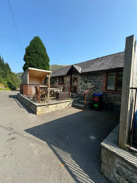 Middle Cottage with Hot Tub - Image 1