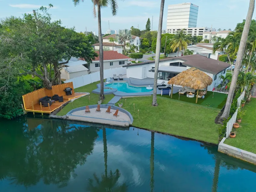 Waterfront House - Arcades, Tiki & Firepit, Golf - Image 1