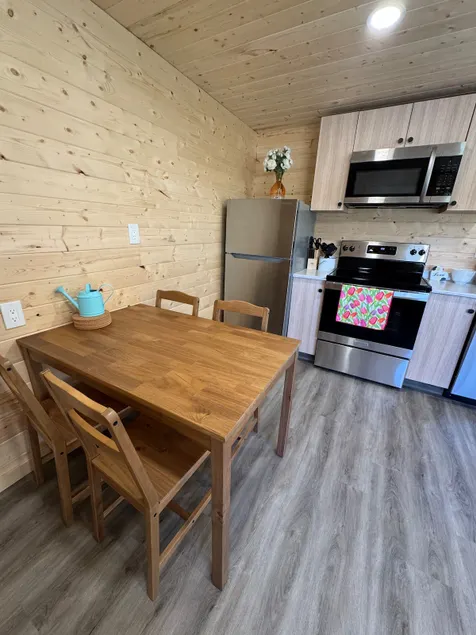 Charming 2BR Cabin+Outdoor Space - Image 1