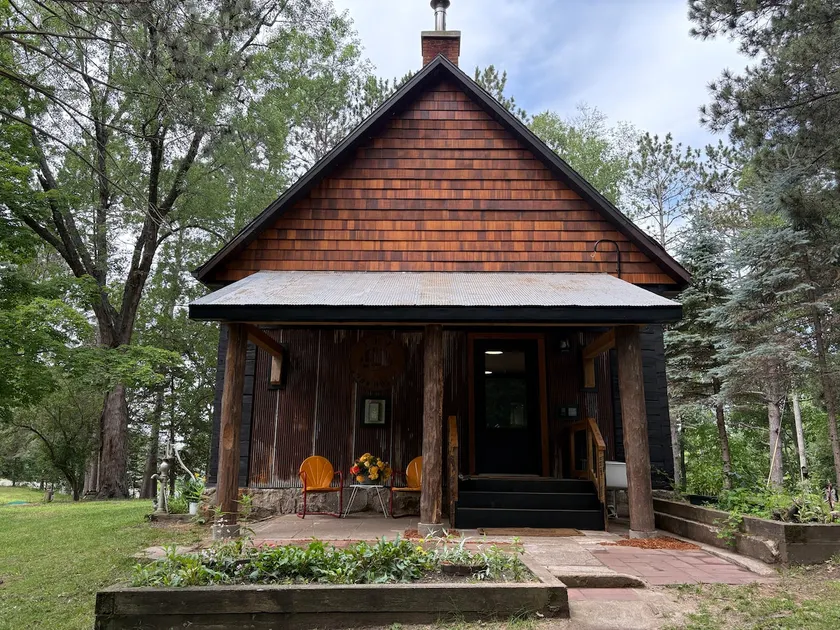 Restored Cozy 1894 School House on serene lake - Image 1