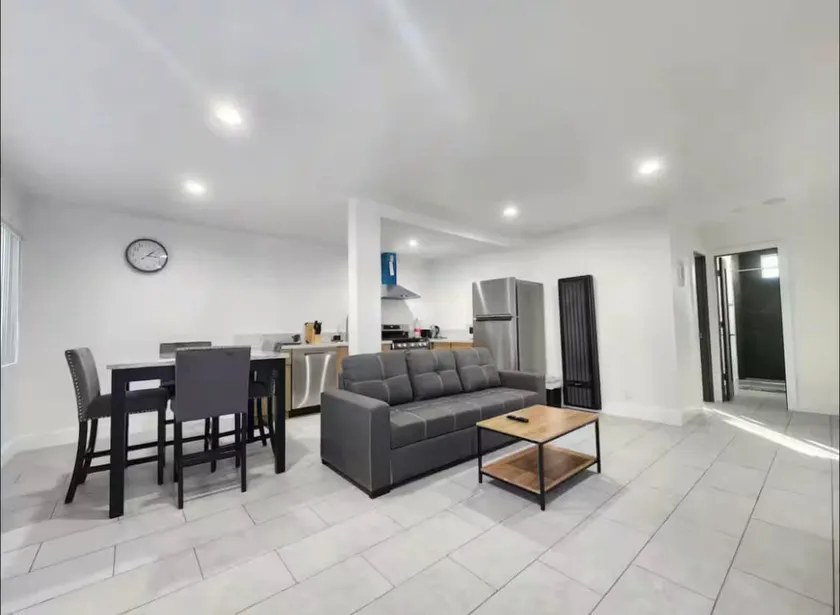 *Cozy Tranquil - 1Bed & 1Bath Close to LB* - Image 1