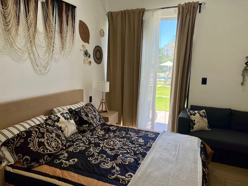 Peaceful savanna suite in fun City - Image 1
