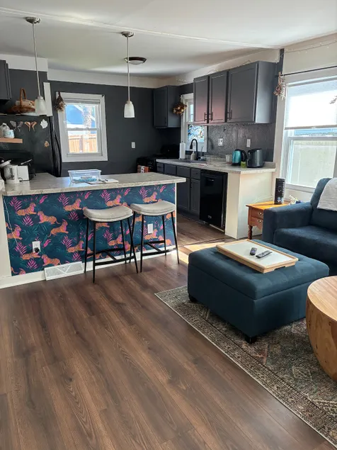 Cozy 2BR that Sleeps 6 + Fenced Yard - Central DSM - Image 1