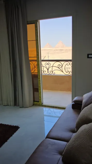 pyramids view luxury apartment - Image 1