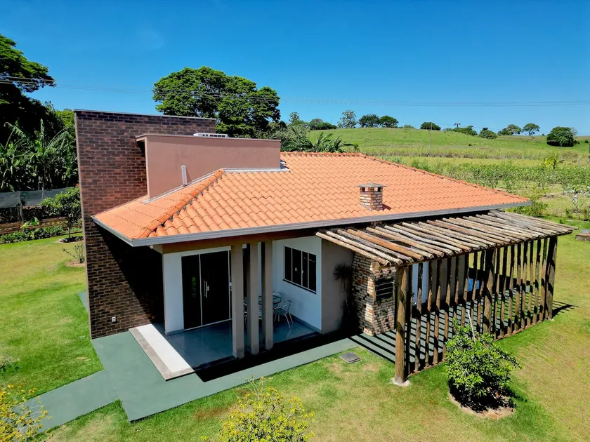 Charming family home in a gin distillery - Image 1