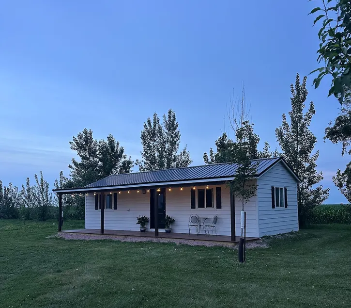 Beautiful Cozy Country Cabin - Image 1