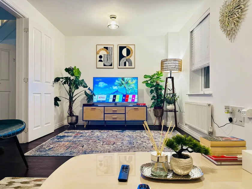 Spacious & Comfy| 5 min to City - Garden - Parking - Image 1
