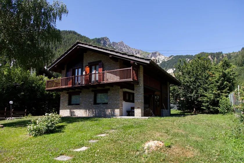 Private chalet in Courmayeur - Image 1