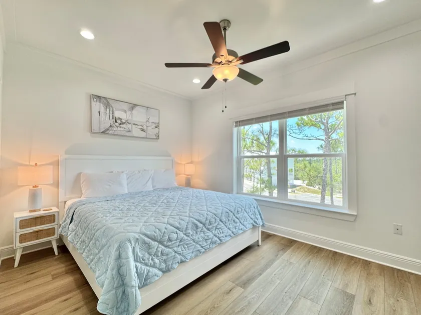 Close to Wharf, Bunk Room, Resort Pool, Sleep 10 - Image 1