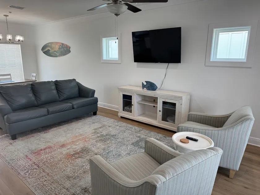 Close to Wharf, Beach, Bunk Room, Pool, Sleeps 10 - Image 1
