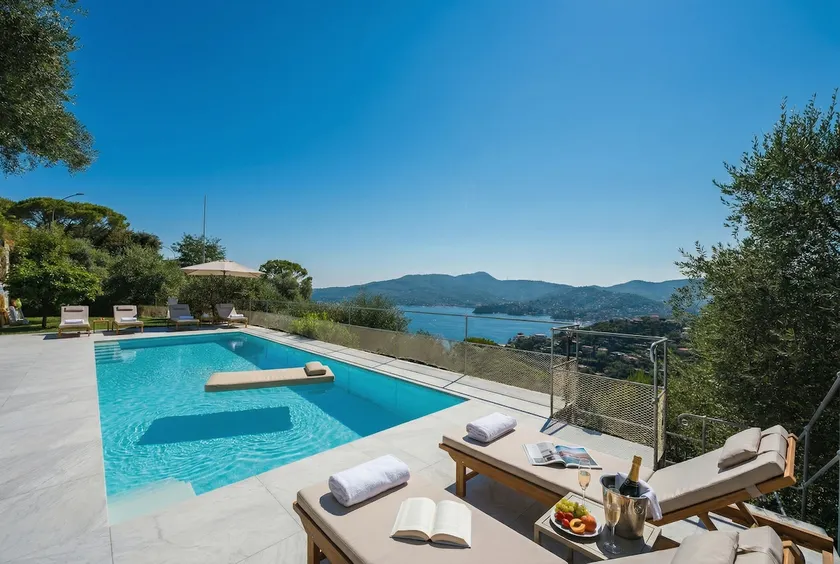 Villa with Pool - Unique Sea View - Free Parking - Image 1