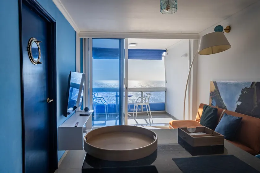 Balcony to the Horizon - Image 1