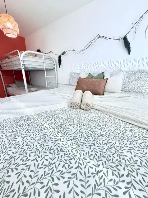 Terra Suite Sleeps 4-6• Family Stay •8 Min Airport - Image 1