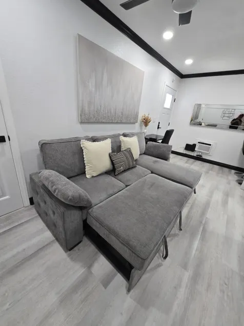 Glam house - Image 1