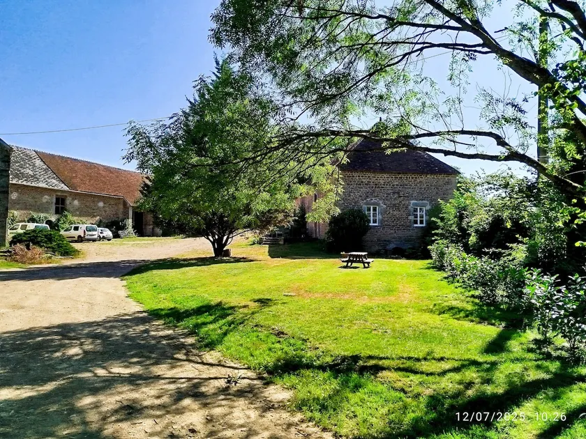 Farmhouse at the farm at the gates of Morvan - Image 1