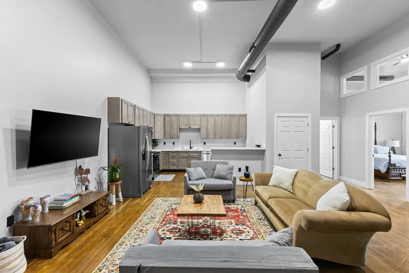 Stylish Luxury Retreat• Superhost • Downtown - Image 1