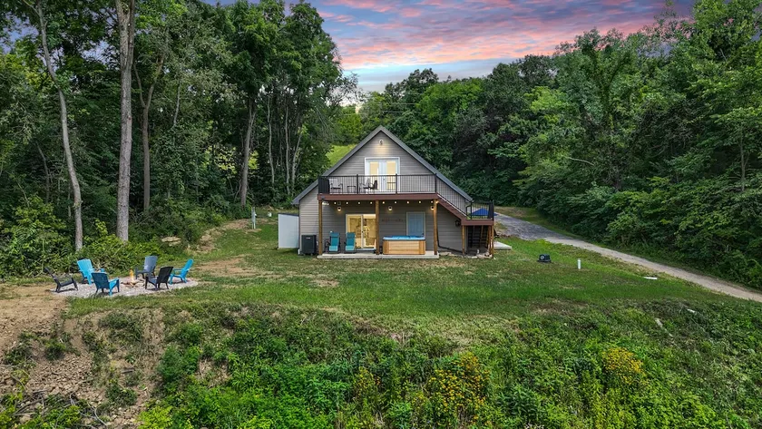 Crooked Lake Getaway- lakefront - Image 1