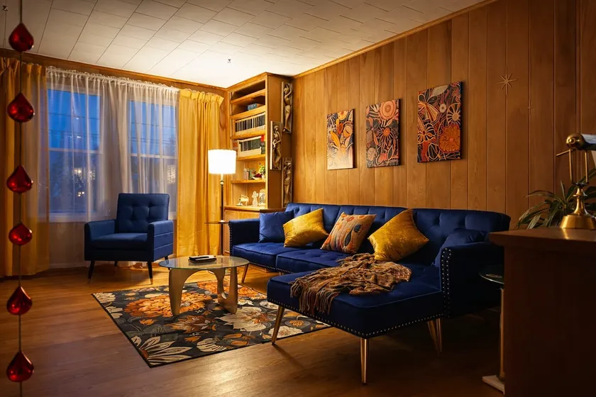 Retro 2BR Retreat | King Bed + Laundry Near Utica - Image 1