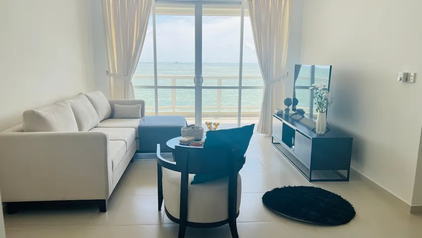 Luxury Beachfront Single Bedroom Apartment - Image 1
