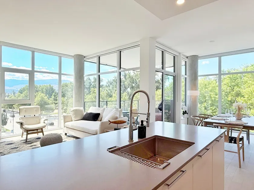 New Luxury Beachfront Escape with Pool and Hottub - Image 1