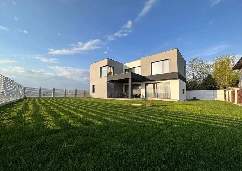 Cozy and stylish family home OTP Airport nearby - Image 1