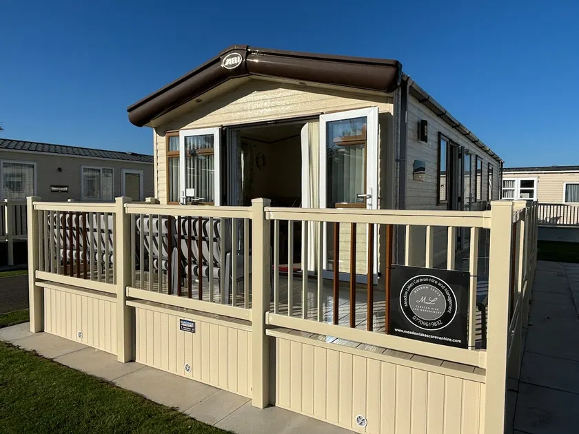The Meadows 34 - Golden Palm Resort, pet friendly, WiFi & bed linen - Meadow Lakes Caravan & Lodge Hire - Image 1