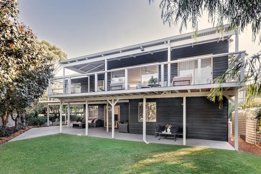 New - Basically beachfront: Eagle Bay Summerhaus - Image 1