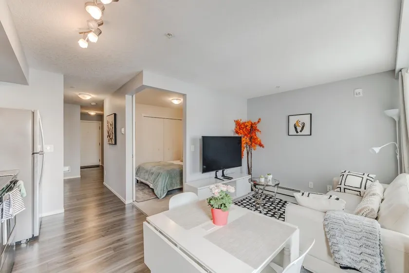 cozy condo 10 min to YYC airport - Image 1