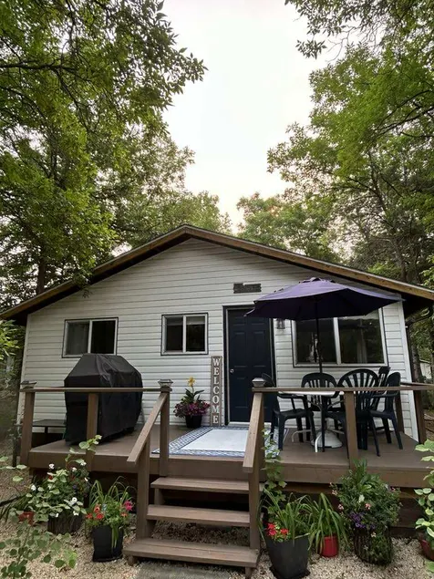 Charming Cabin-Gimli South Beach A Great Getaway - Image 1