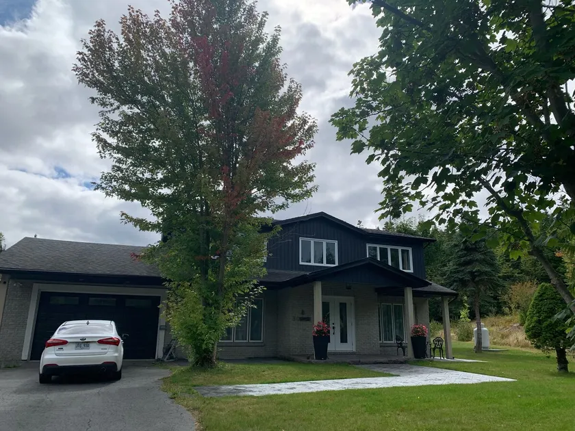 Beautiful home with hot tub! - Image 1