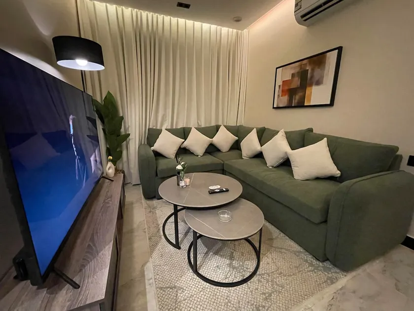 SARA 1 Luxe Royal Suite 1-BR Prime Location - Image 1