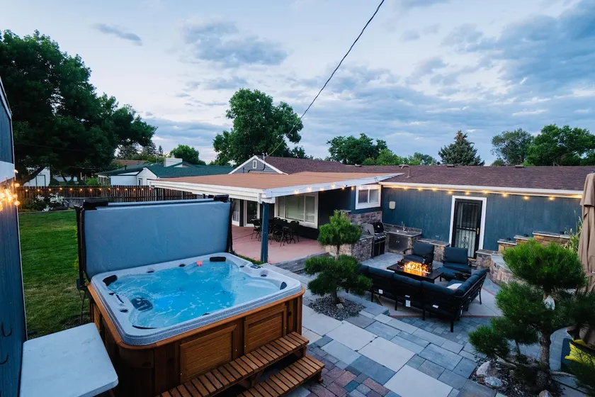 Backyard Oasis | Hot Tub • Fire Pit • Games - Image 1