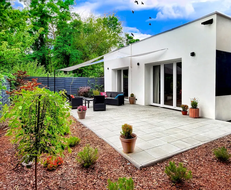 MODERN VILLA & PRIVATE GARDEN in Warsaw - Fully Renovated 2025 - Free Parking - Image 1