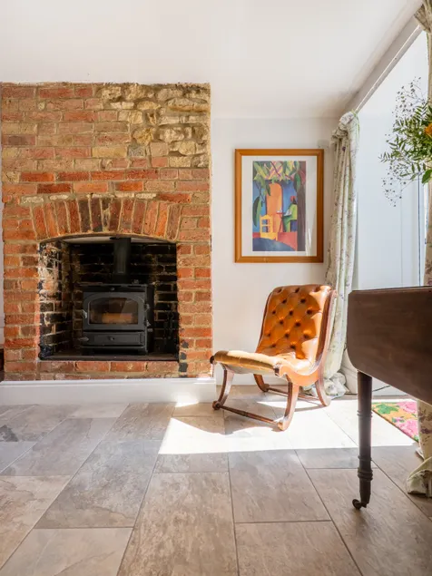 Peaceful Bruton Stay • Walk to High St • Parking - Image 1